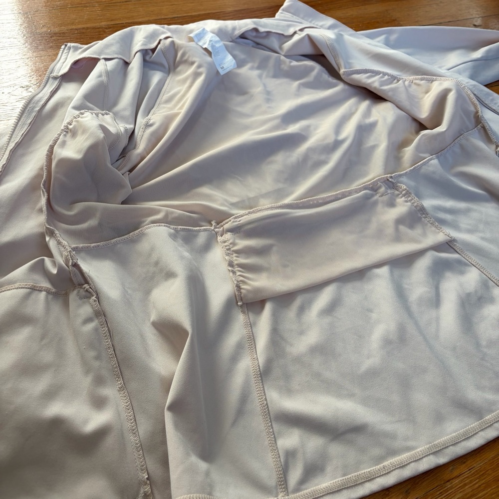 Fabletics white cream workout jacket fitted size M - image 14